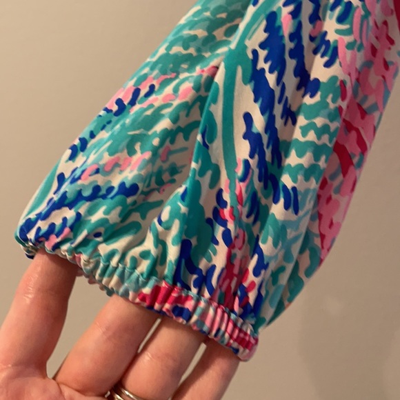 Lilly Pulitzer 100% silk Elsa blouse in Electric Feel print - Picture 4 of 9